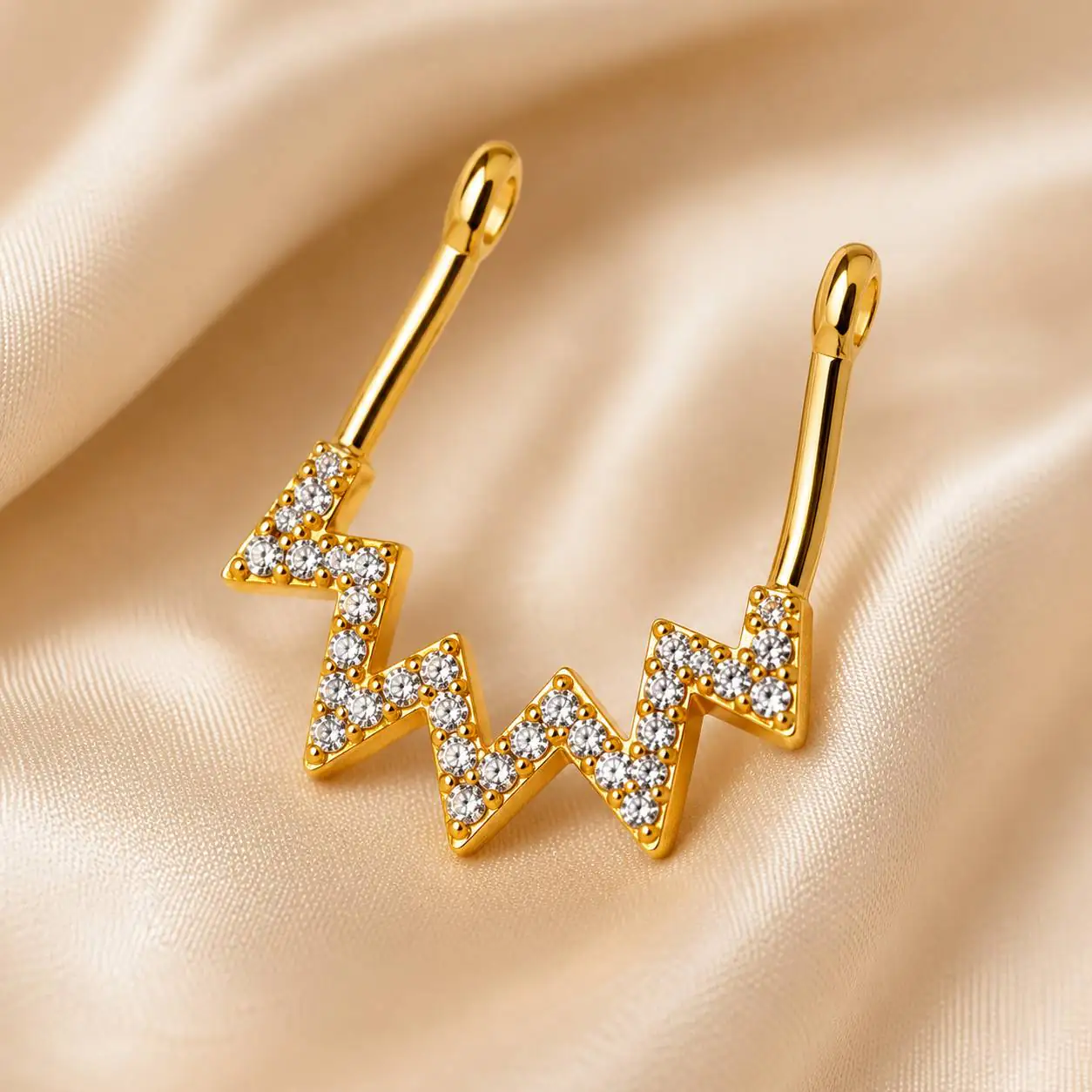 gold-rhinestone-septum-piercing-satin پیرسینگ فیک بینی سپتوم طلایی نگیندار روی پارچه ساتن لوکس