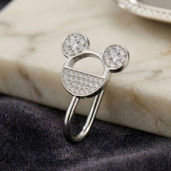 پیرسینگ فیک بینی نقره ای طرح میکیموس با نیمدایره نگیندار پاوه روی پره بینی