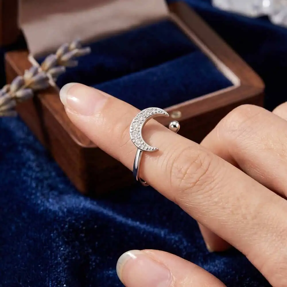 silver-moon-nose-cuff-jewelry اکسسوری بینی فیک نقرهای مدل هلال ماه مناسب استایل مینیمال و فانتزی