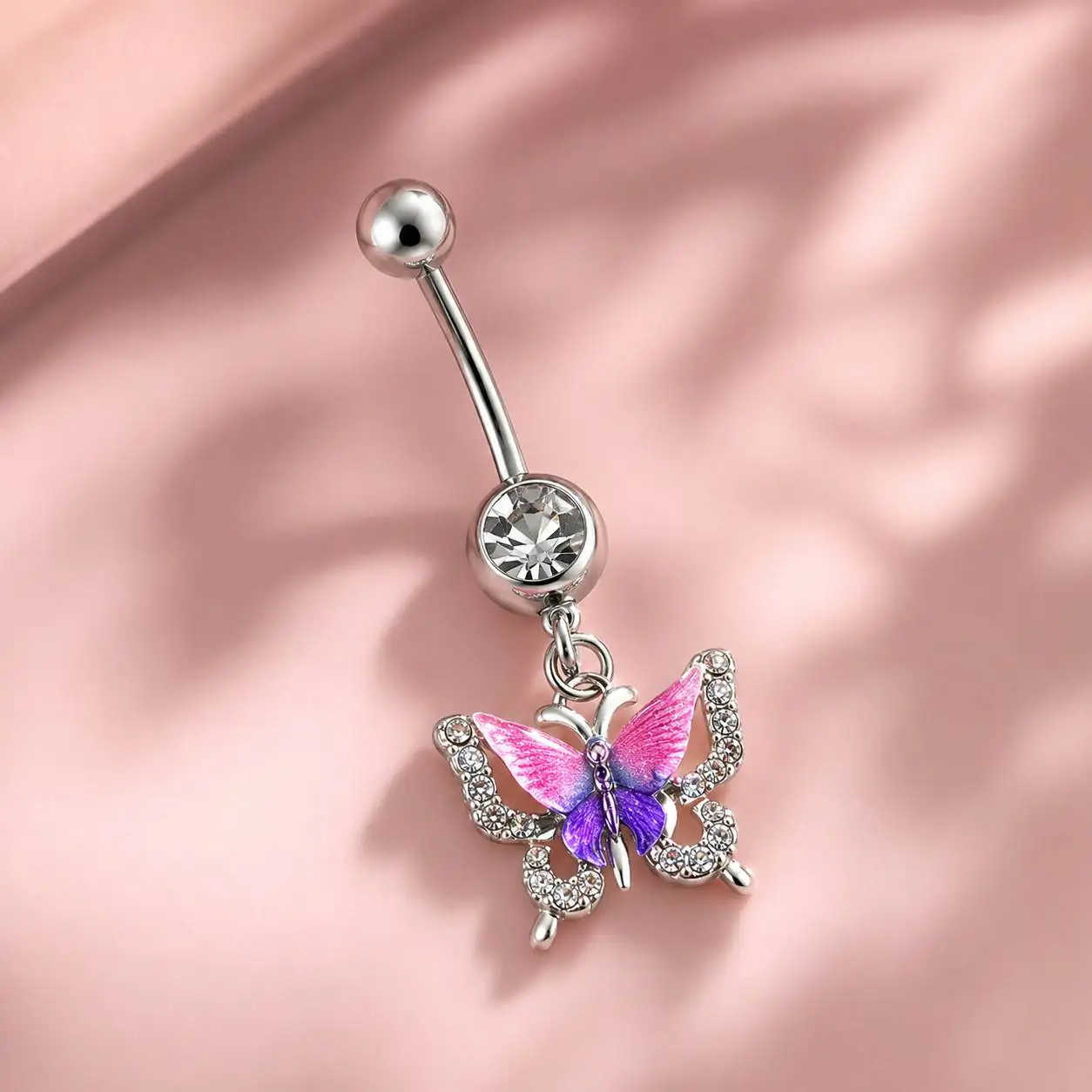 butterfly-dangle-belly-button-ring-side-view نمای زاویهدار پیرسینگ ناف پروانهای با میله خمیده نقرهای