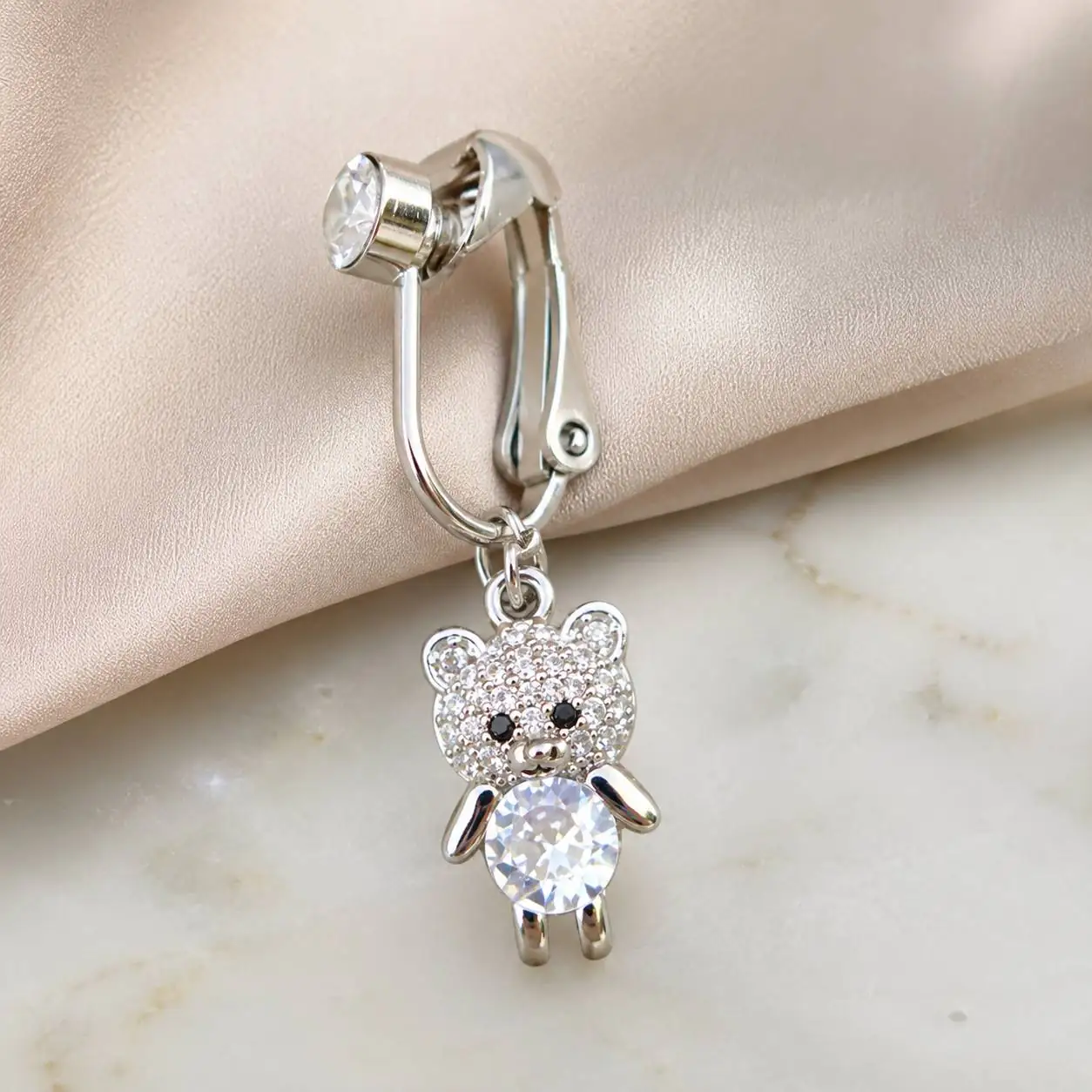 crystal-bear-clip-on-navel-piercing-closeup