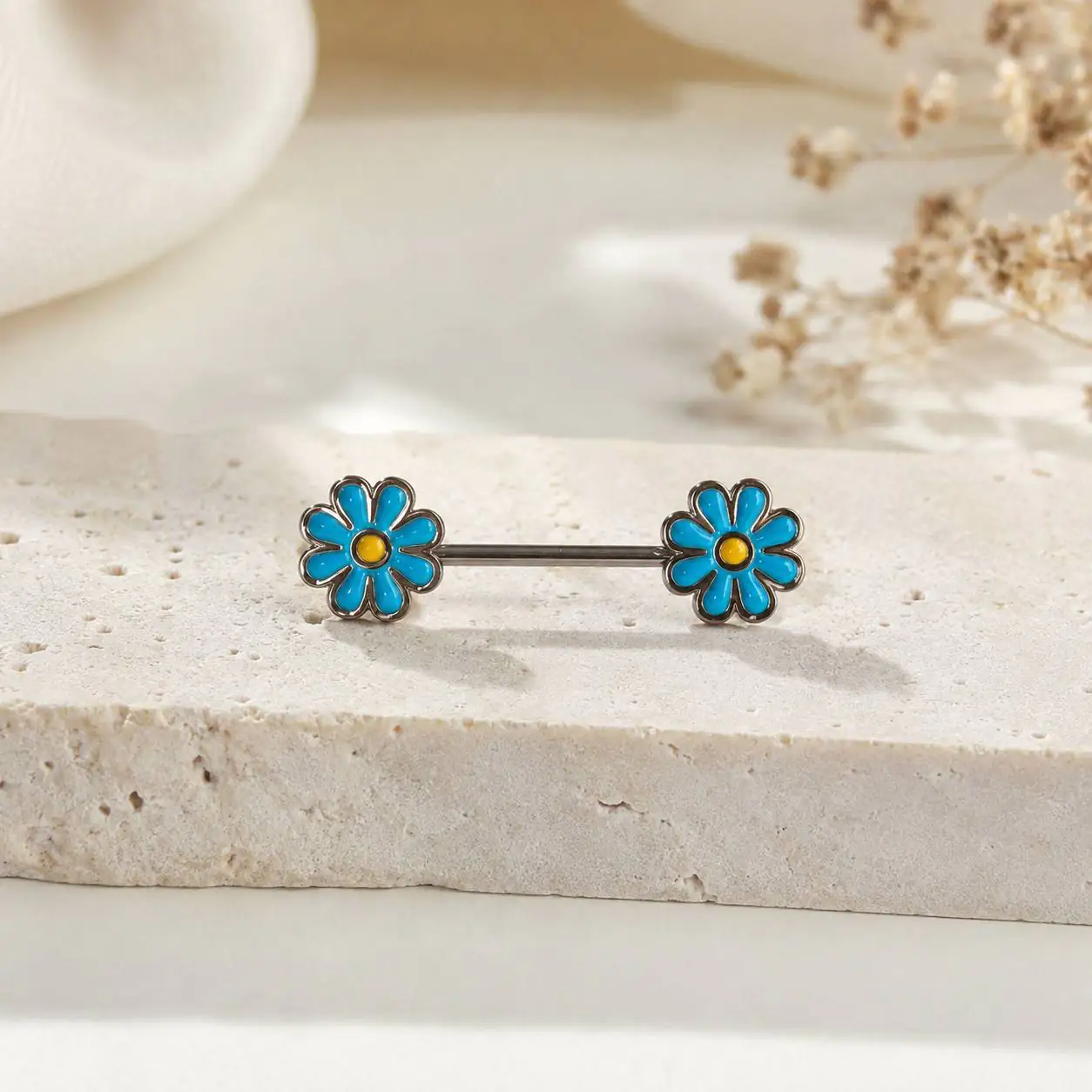 double-daisy-nipple-piercing-jewelry پیرسینگ نیپل دو سر گل آبی با طراحی ظریف و رنگی