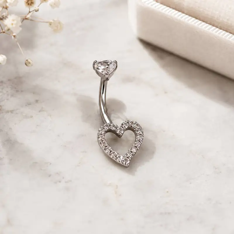 پیرسینگ ناف تیتانیومی مدل Crystal Heart با قلب توخالی نگین‌کاری‌شده
