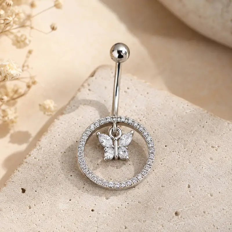 silver-circle-butterfly-navel-ring-detailپیرسینگ ناف نقره‌ای طرح پروانه با نگین‌های ظریف دور حلقه