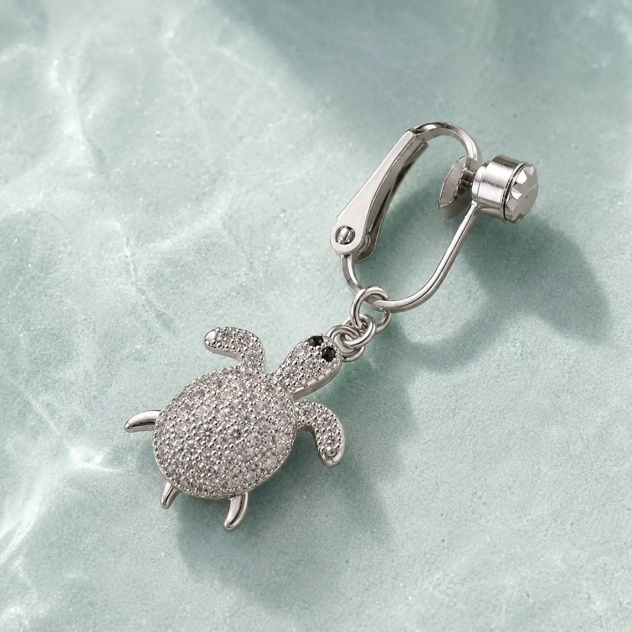 silver-fake-belly-ring-turtle-charm-detail