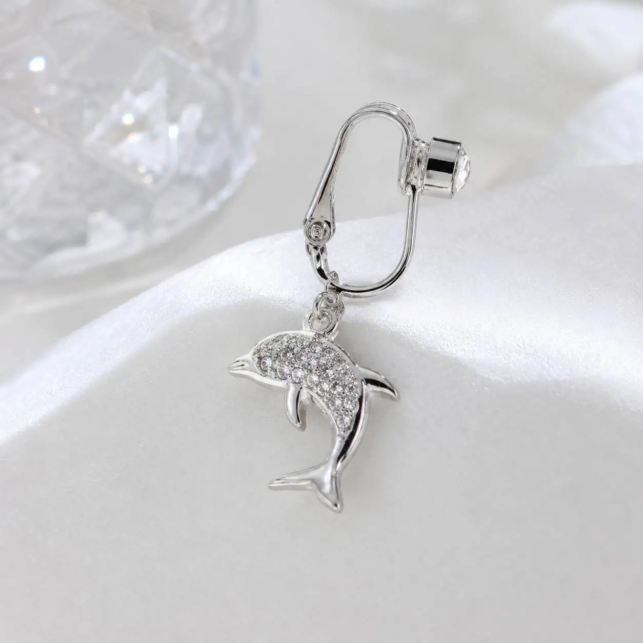 silver-fake-navel-piercing-dolphin-charm-detail