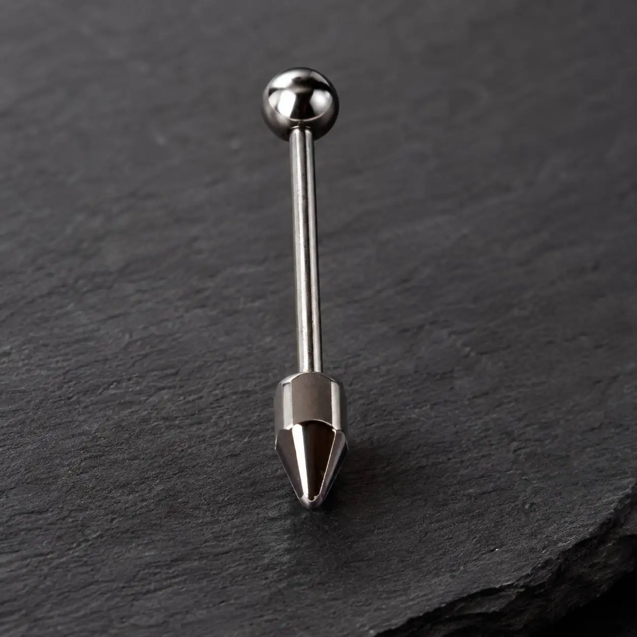 cheek-dimple-piercing-silver-barbell پیرسینگ چال لپ نقرهای با میله باربل و طراحی نوکدار براق