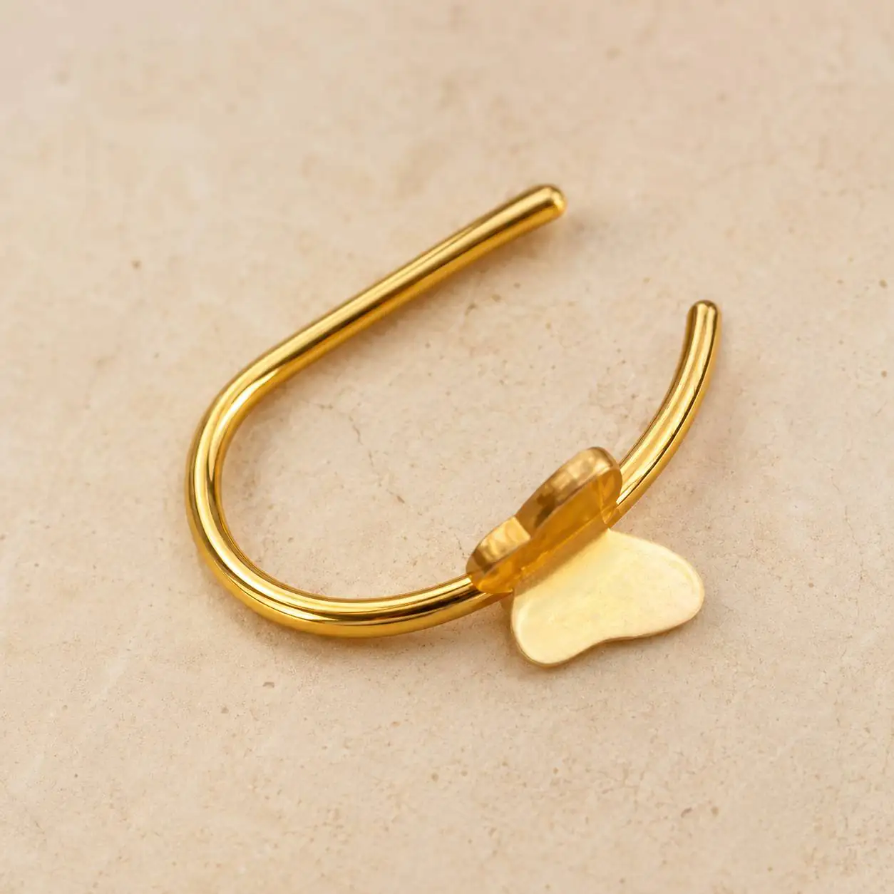 gold-butterfly-fake-lip-piercing پیرسینگ فیک لب طلایی مدل پروانه بدون نیاز به سوراخ
