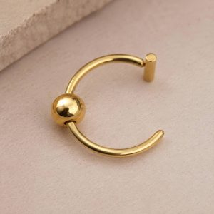 پیرسینگ فیک لب طلایی حلقه‌ای با گوی براق
