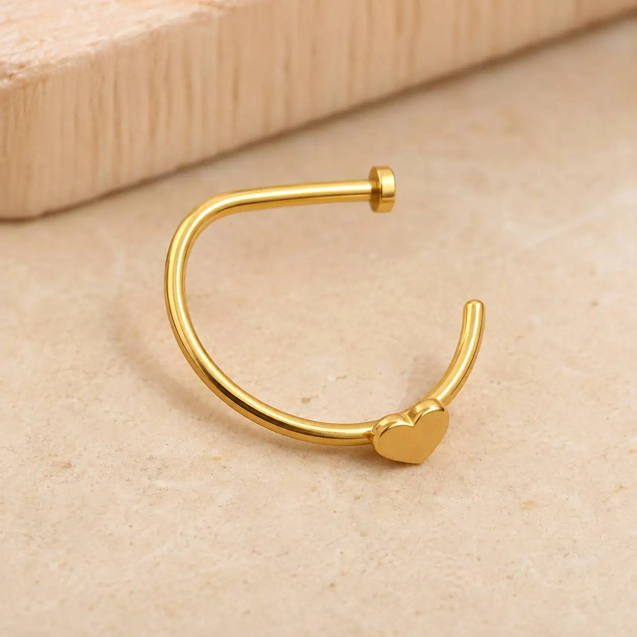 gold-fake-lip-ring-heart-detail