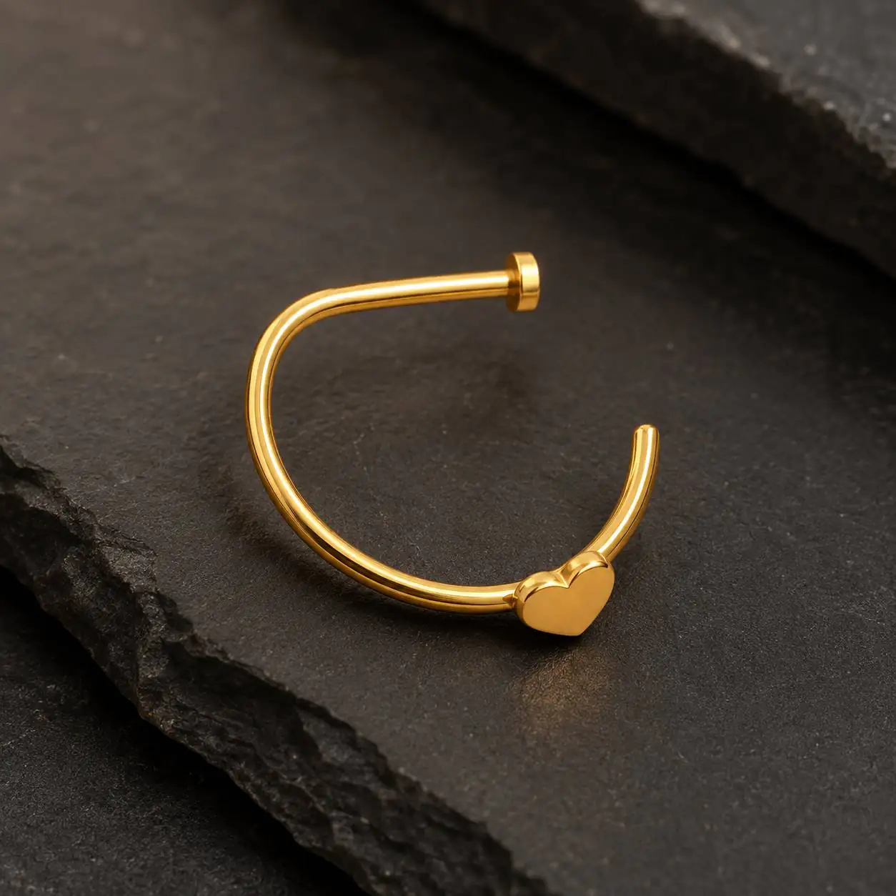 gold-heart-fake-lip-piercing-front-view پیرسینگ فیک لب طلایی مدل قلب با طراحی ظریف و حلقه باز