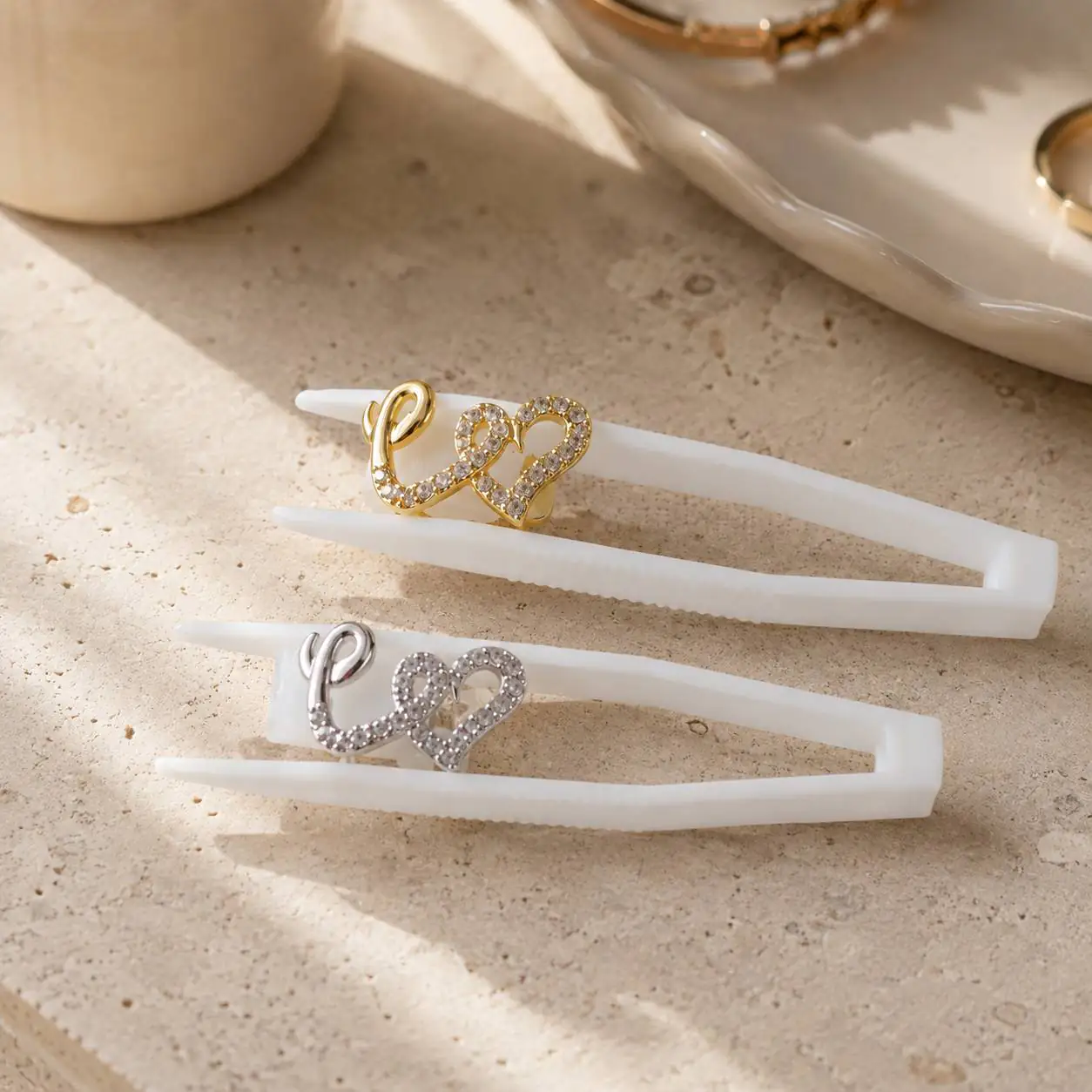 silver-double-heart-tooth-grillz پیرسینگ دندان طرح قلب دوبل نگیندار با ظاهر نقرهای