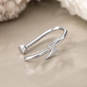 پیرسینگ فیک لب نقره‌ای طرح صاعقه با طراحی حلقه‌ای ظریف