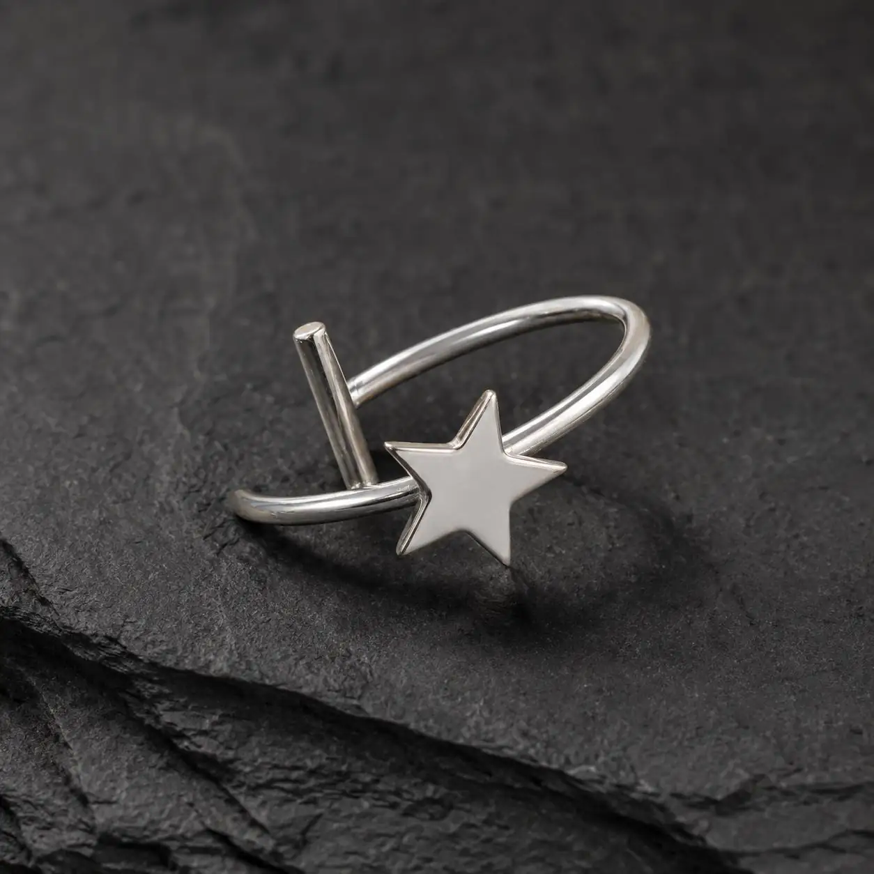 star-fake-lip-ring-silver-closeup