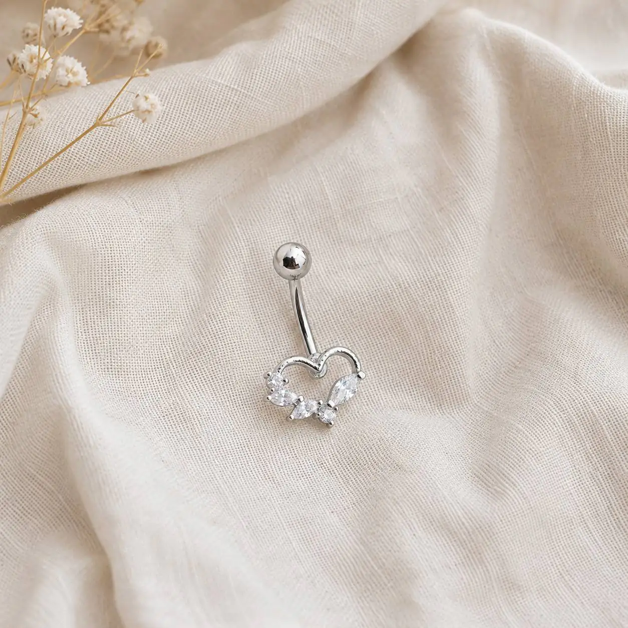 butterfly-gem-navel-piercing پیرسینگ ناف نگیندار طرح قلب و پروانه روی پارچه نخی