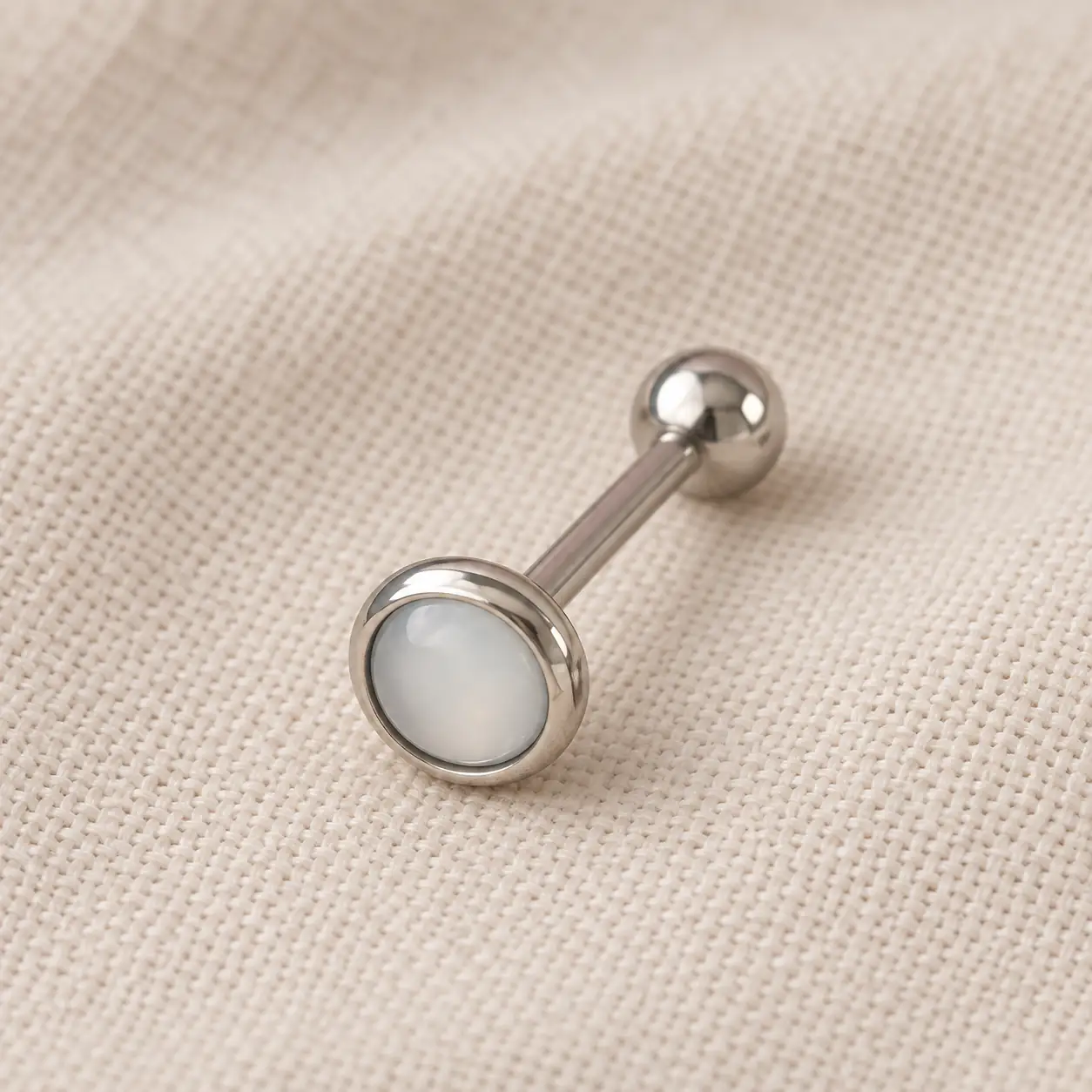 silver-white-gem-tongue-cheek-piercing-cotton.web پیرسینگ باربل نقرهای زبان و چال لپ با نگین سفید گرد
